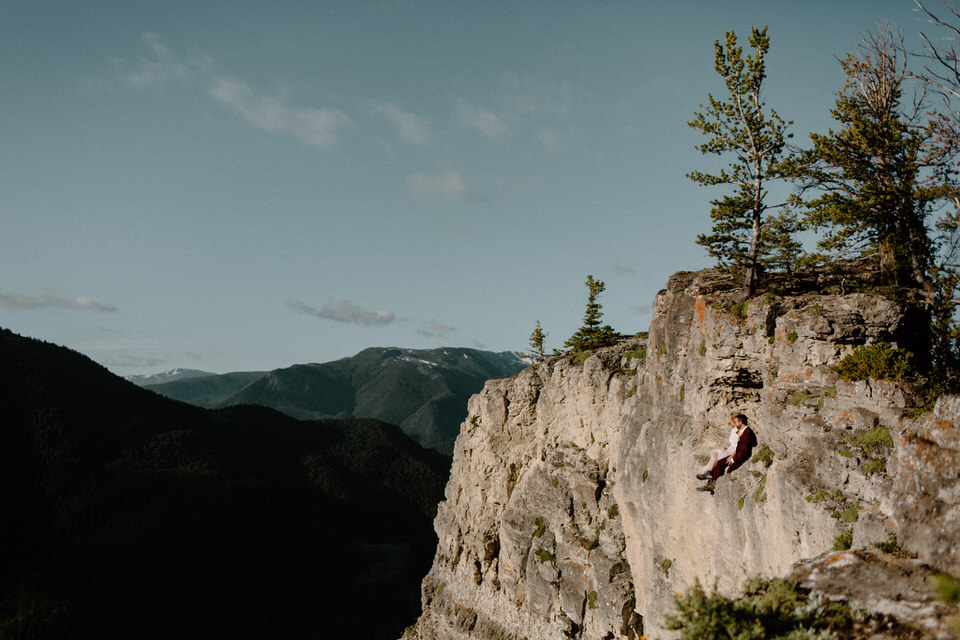 eloping couple on Montana cliffside