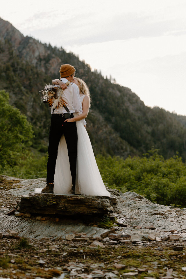 eloping couple kisses at leigh lake montana