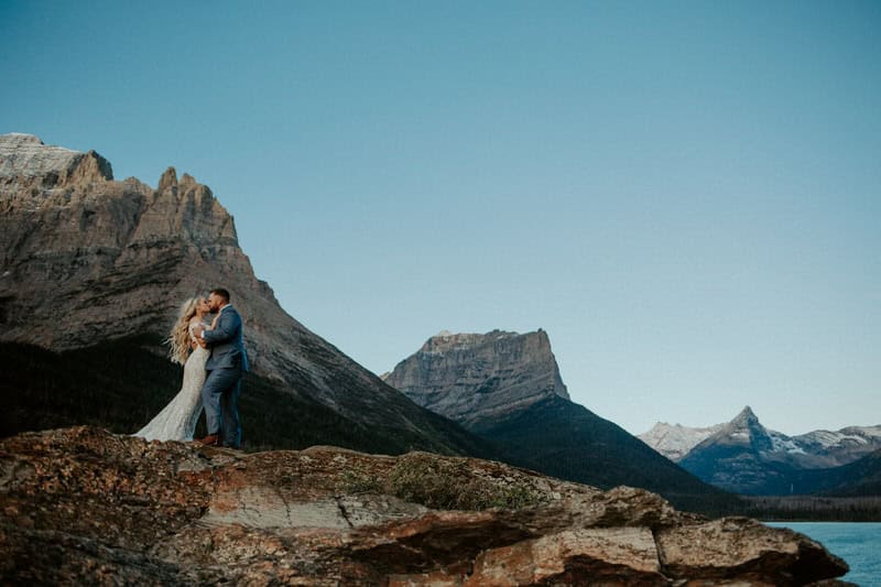 couples kisses in glacier national park