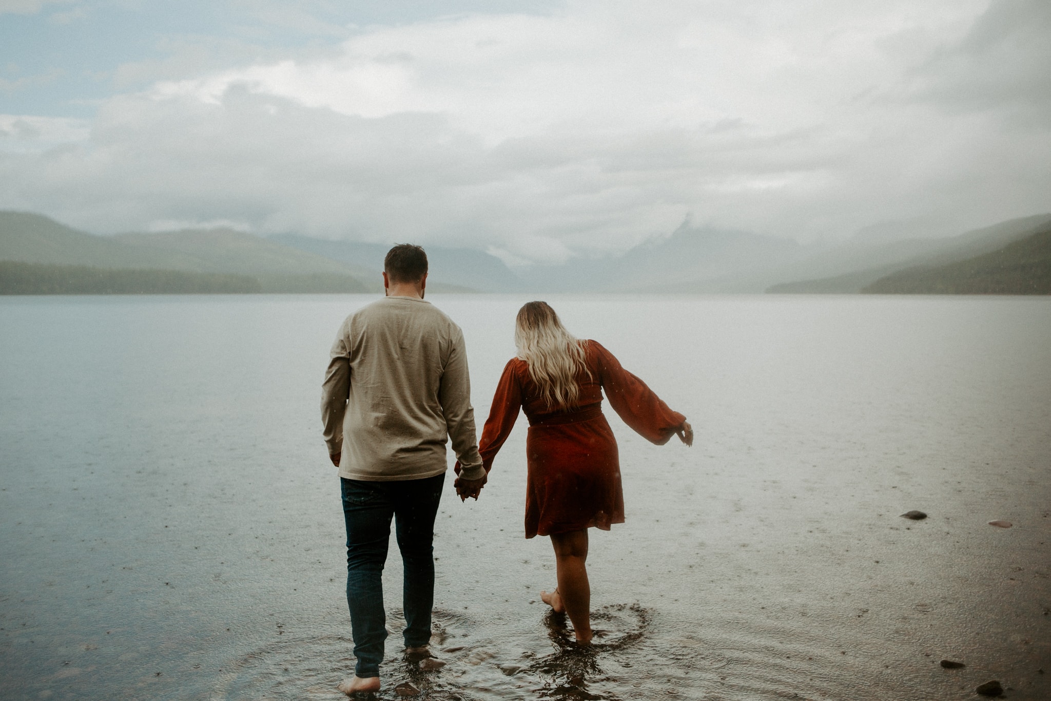couples photo in lake mcdonald