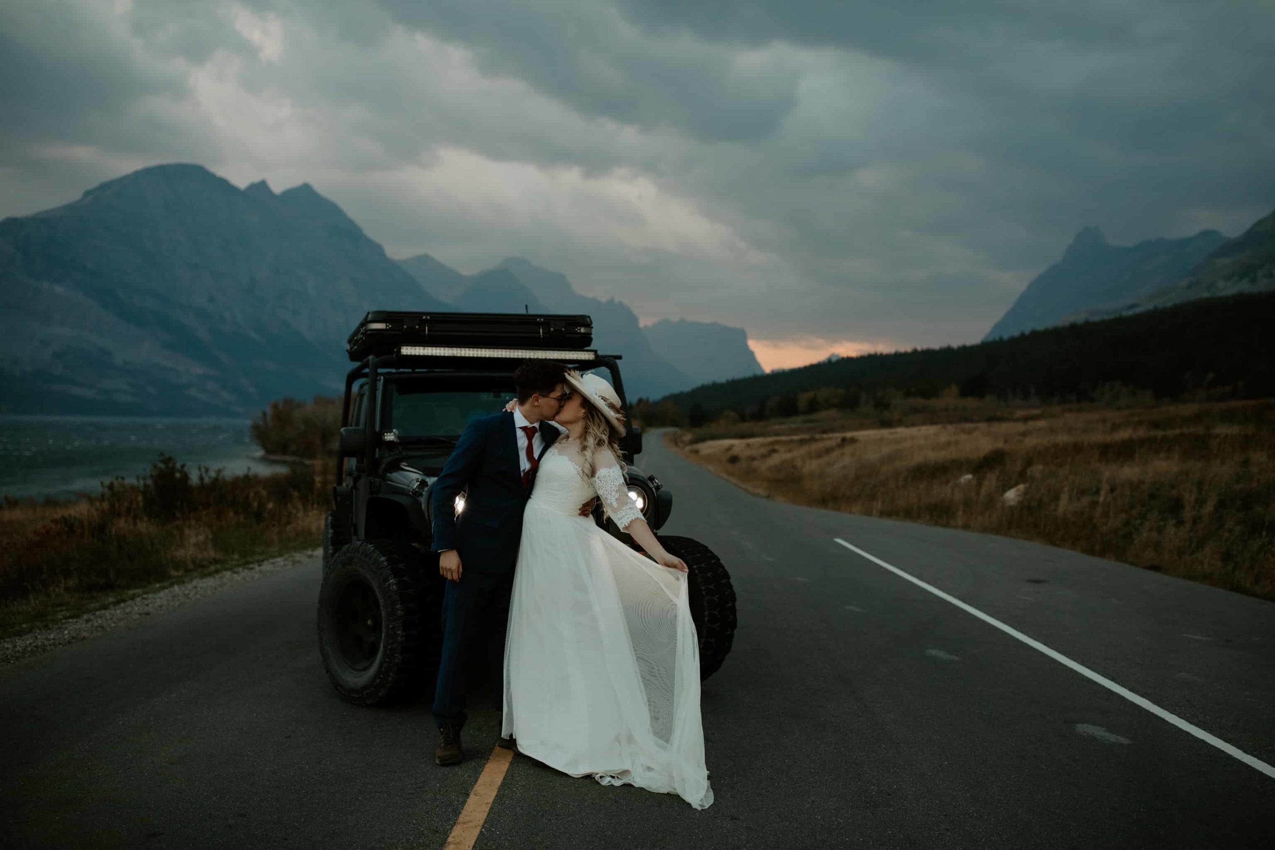 wedding couple elopes in montana